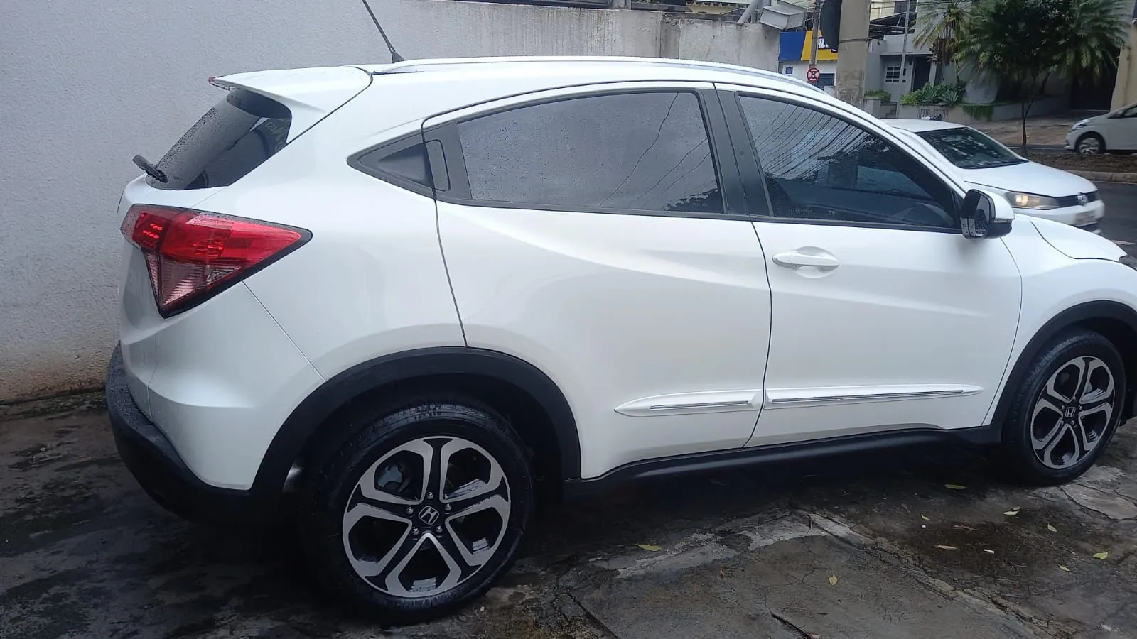 
								Honda HRV EX 1.8 total									