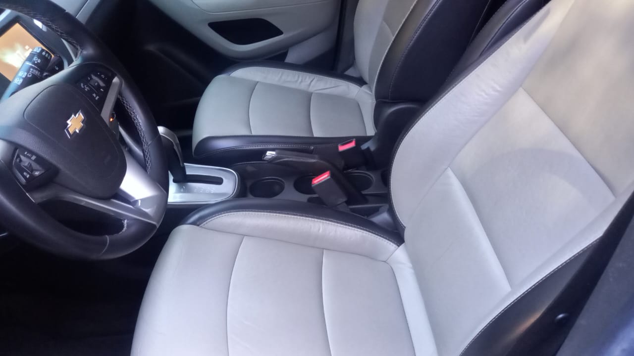 
								Tracker 1.8 LTZ 2015/2015 automático com teto Solar $58.900,00 total									