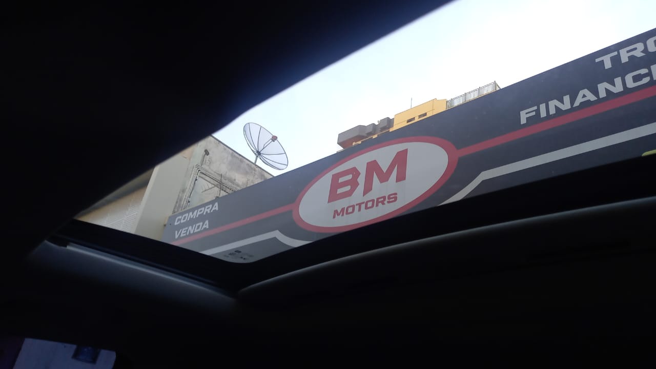 
								Tracker 1.8 LTZ 2015/2015 automático com teto Solar $58.900,00 total									